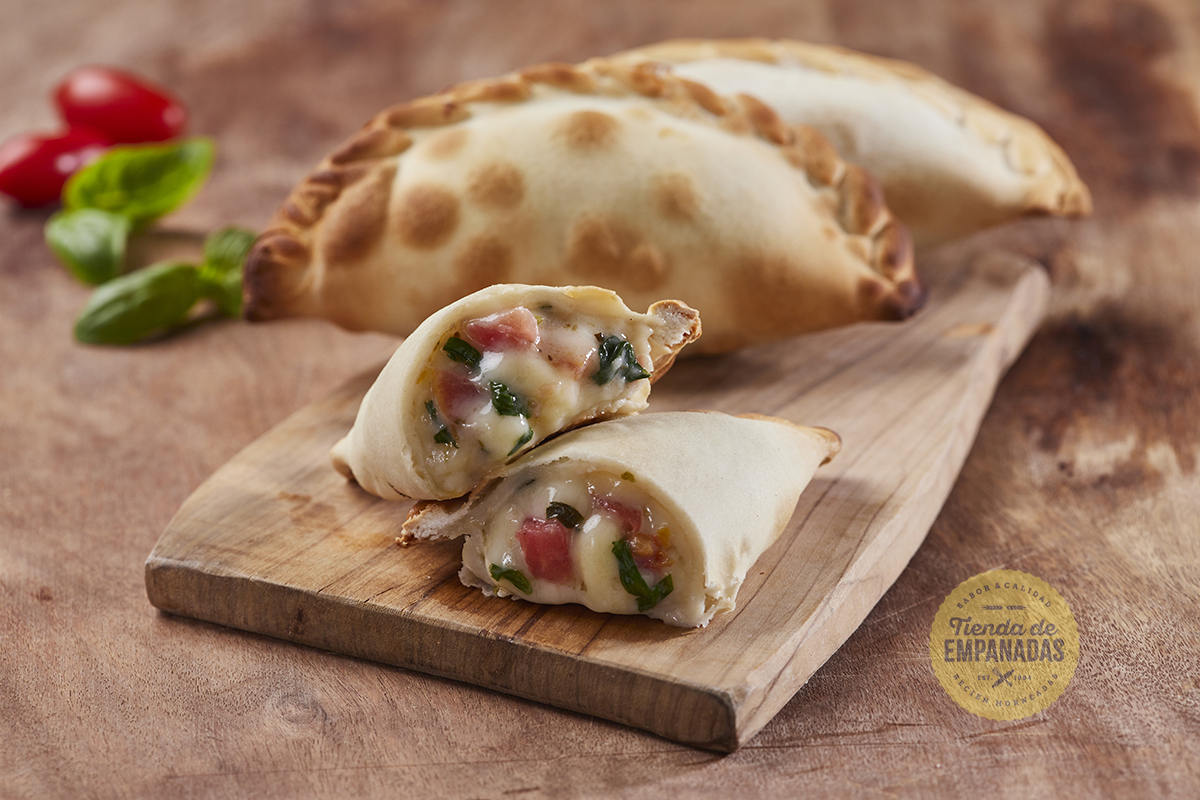 12 Empanadas Caprese TIENDA DE EMPANADAS